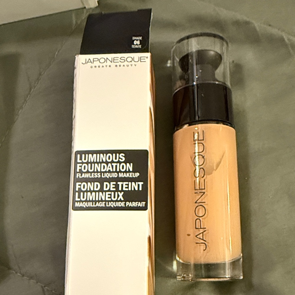 Japonesque Luminous Foundation - Shade 06 Beige